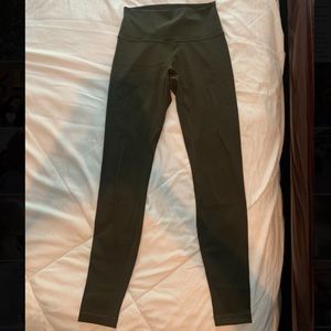 Lululemon Green Wunder Under Leggings (size 6)
